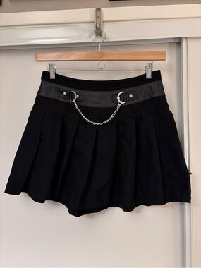 Royal Bones Y2K Emo Mini Skirt Size Large Black Pleated Chain Faux Leather Logo